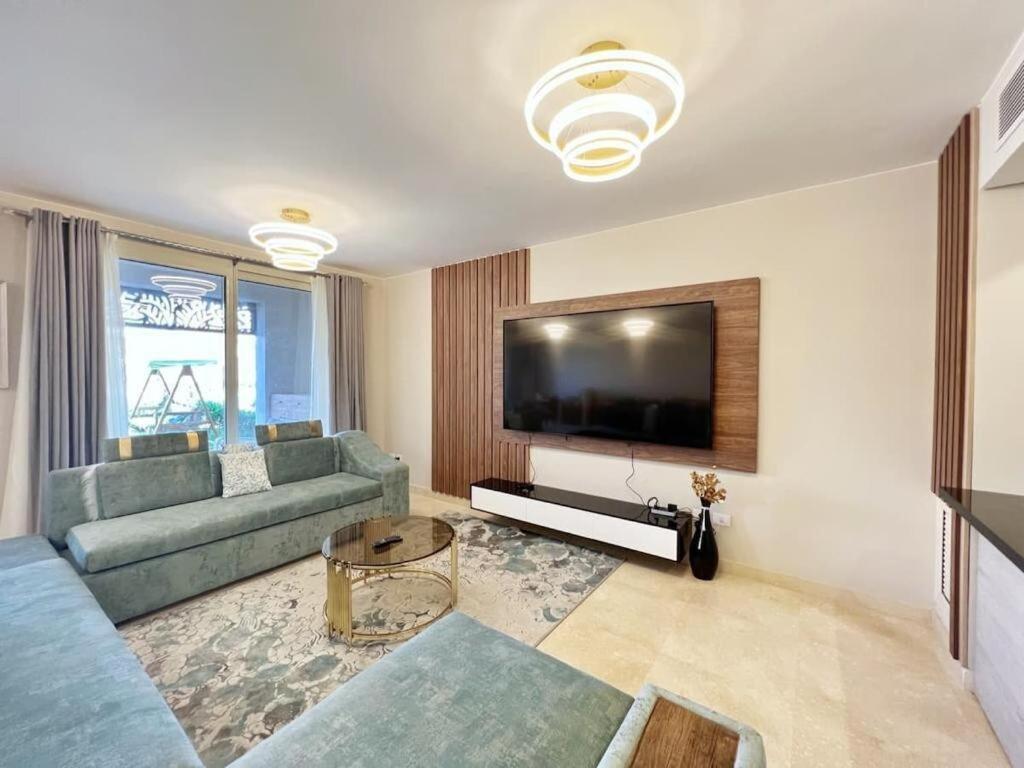 Luxury 5 Bedrooms Sea Front Villa Hurghada