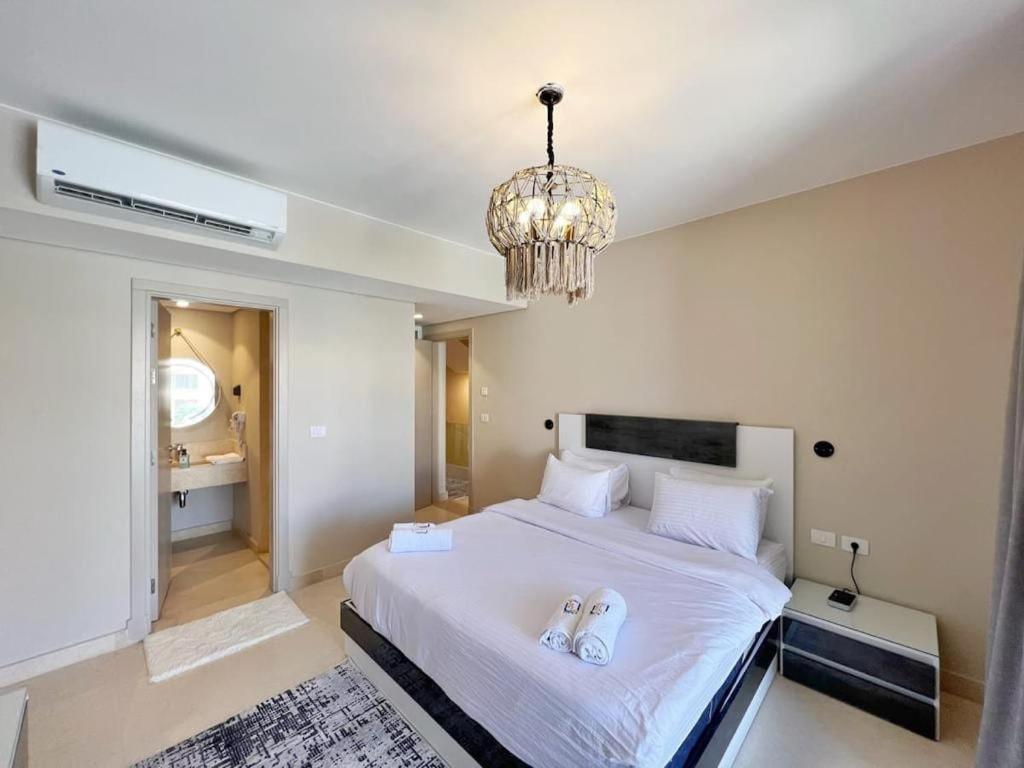Luxury 5 Bedrooms Sea Front Villa Hurghada